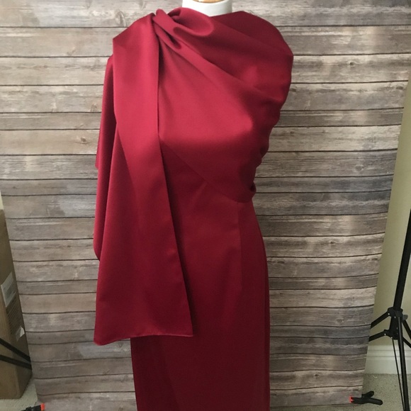 FINAL CALL!!! Utterly Elegant Lady in Red Gown 💃 - Picture 1 of 8